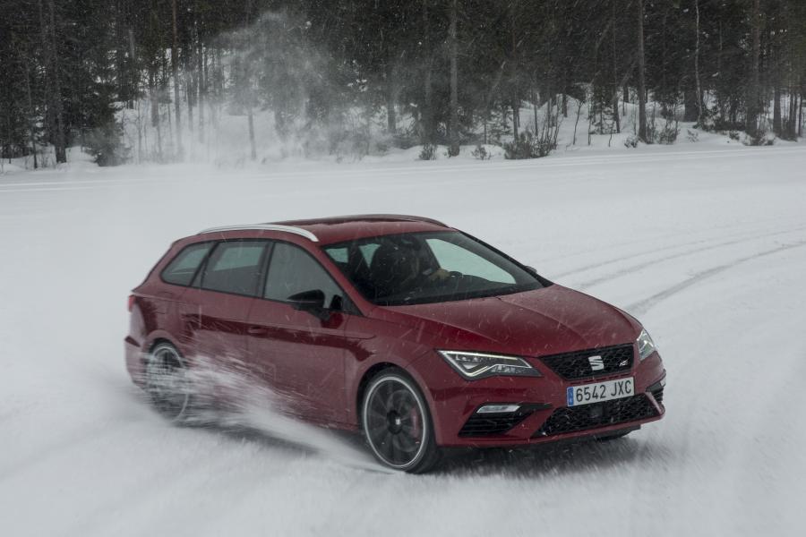  Seat Leon ST Cupra 300 2017 года  (WW) (фото 27 из 49)